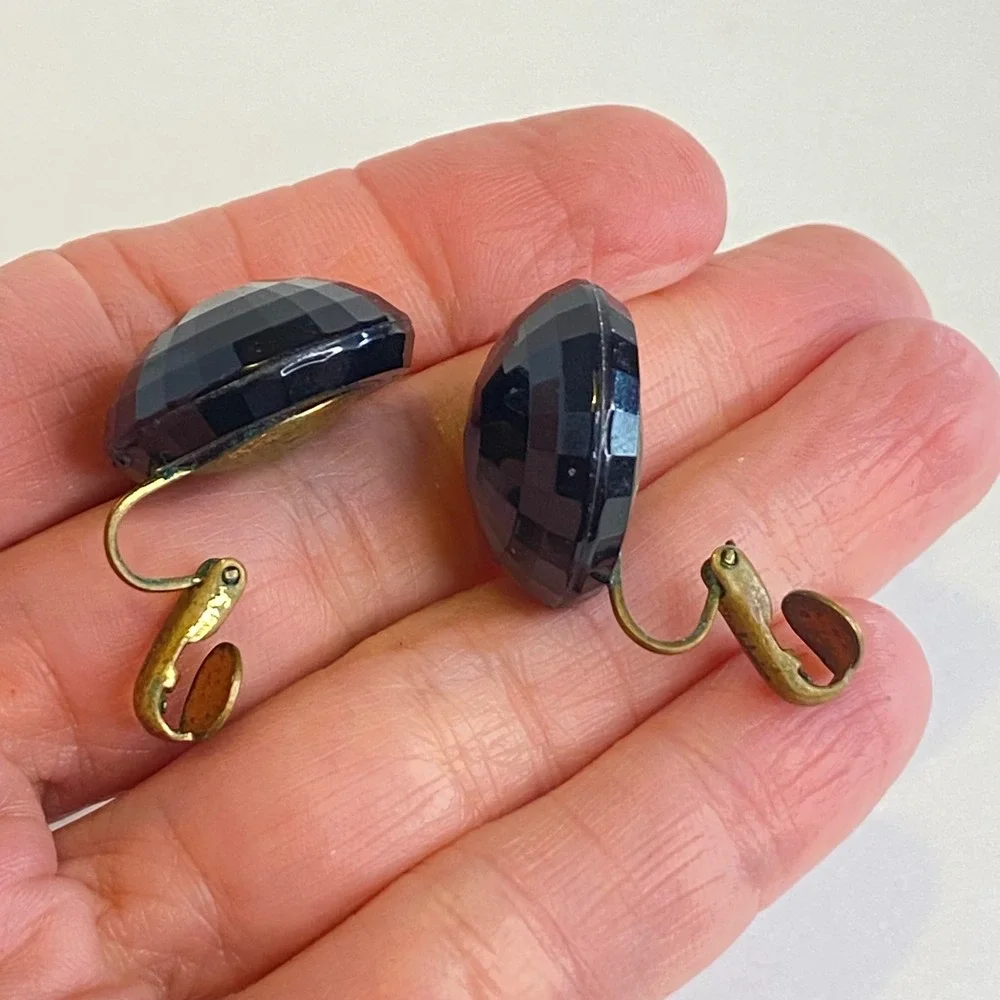 Dalsheim Vintage Black‎ Faceted Lucite Domed Clip On Earrings Brass Tone 0.8